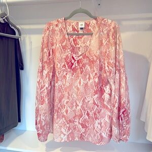 Long-sleeved top with some flair. Large. V-neck to flatter your face.